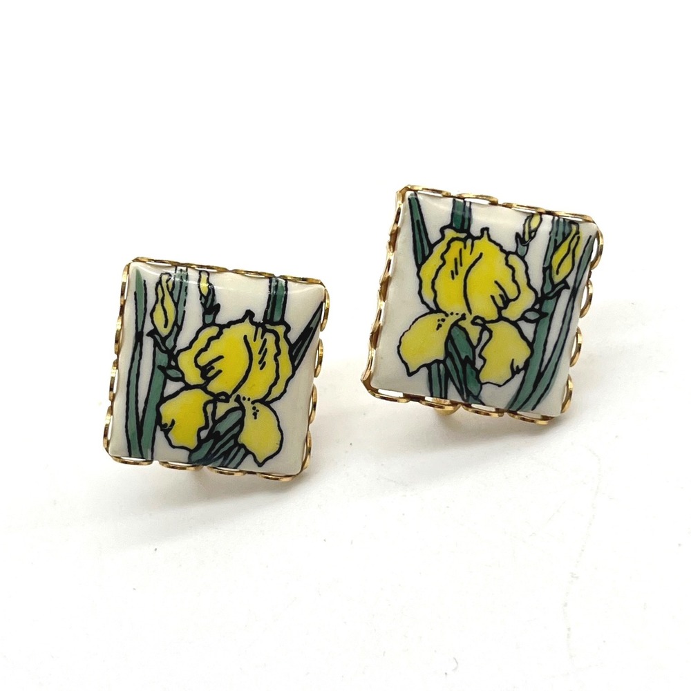 Vintage Yellow Iris Floral Square Screw Back Earrings Gold Tone Scalloped Edge